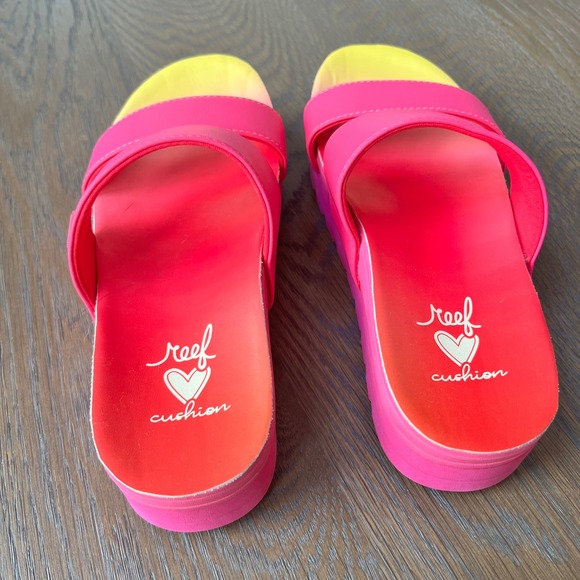 Reef Cushion Vista Hi Pink Yellow Ombre Sunset Platform Slide Sandals Size 6 - Picture 2 of 5
